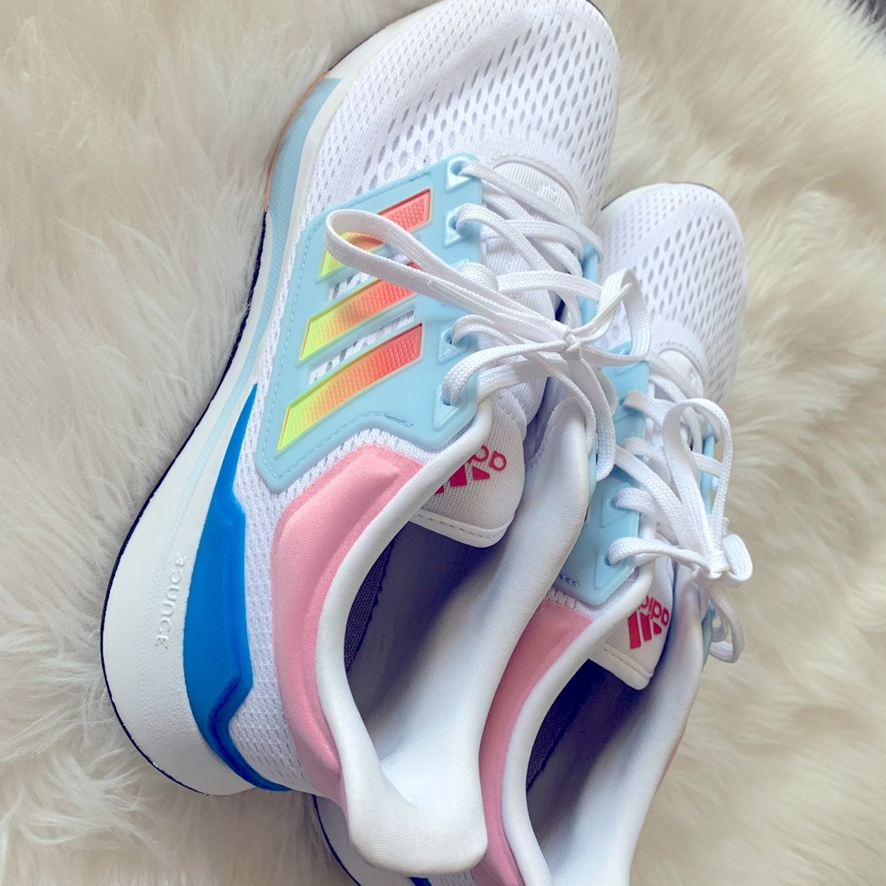 Adidas woman’s snickers